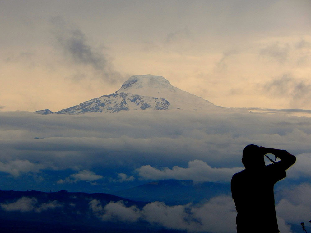 Competition Image - Mirando El Volcan Antisana desde la via Quito - Calacali, John Garcia